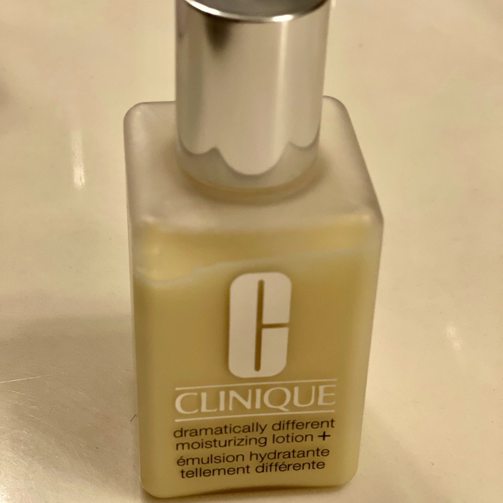 Lightly used 4.2fl oz Clinique dramatically different moisturizing lotion.